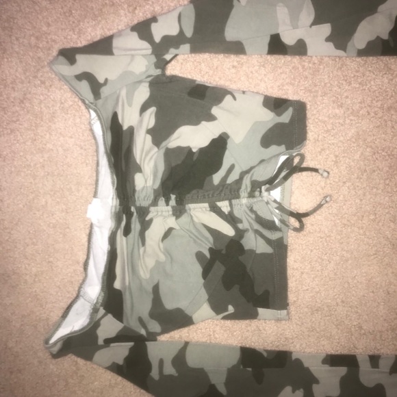 Garage Camo off the shoulder top - Picture 2 of 2